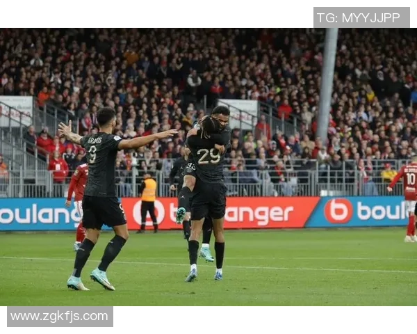 巴尔科拉:恩里克对越位特别严厉,一旦越位就会被他狠狠地吼 巴尔科拉:恩里克对越位特别严厉,一旦越位就会被他狠狠地吼